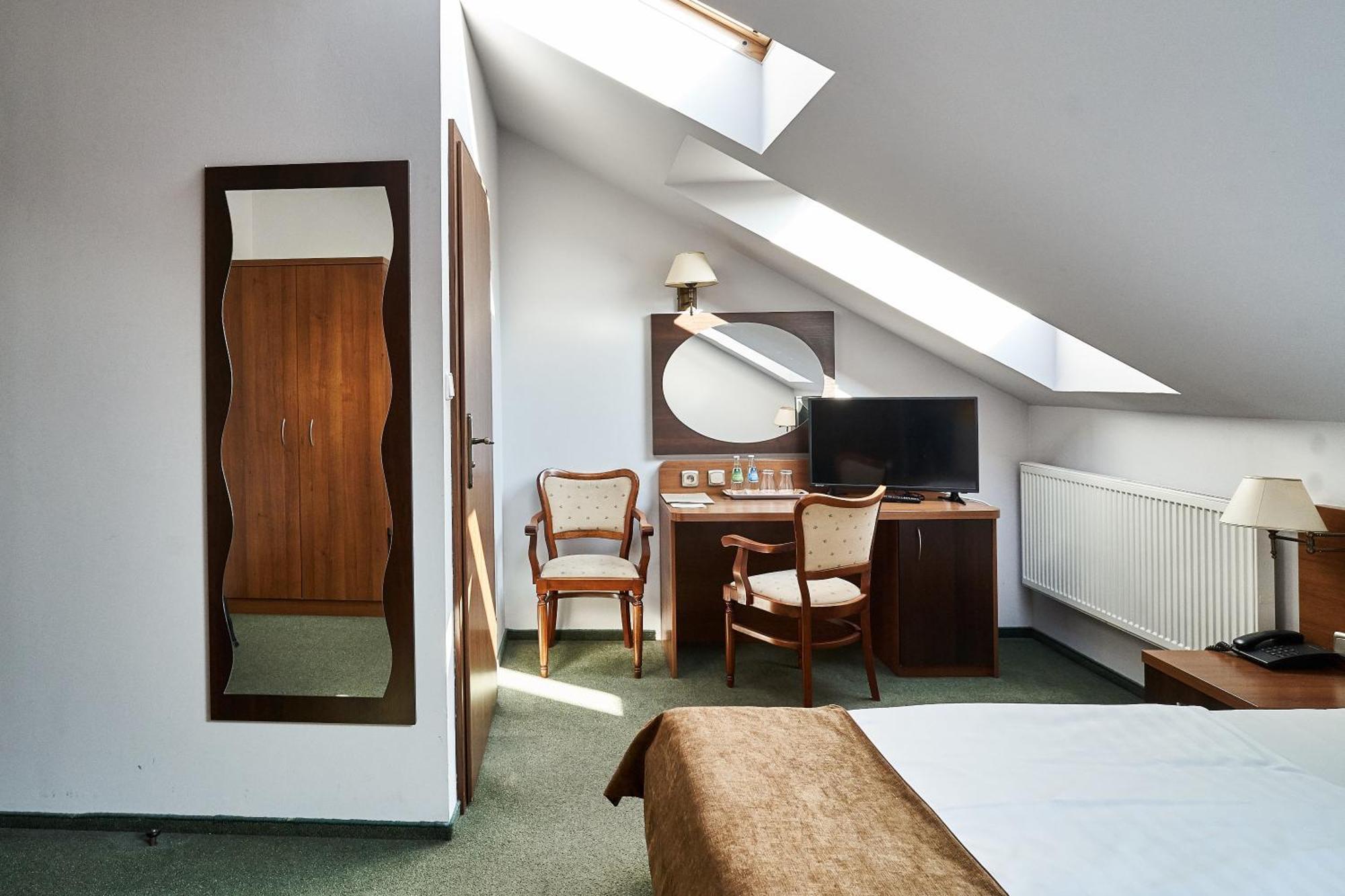 Hotel Stara Poczta Tychy Esterno foto