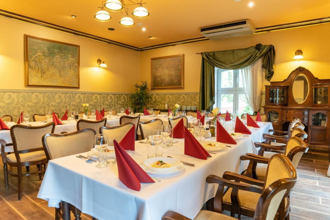 Hotel Stara Poczta Tychy Esterno foto